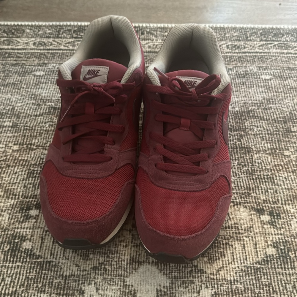 Mens Nike MD Runner 2 SZ 11 Burgundy/Red